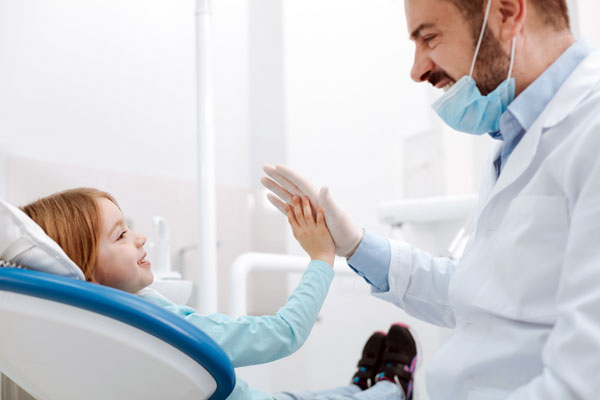 رفتار مناسب با کودکان در مطب دندانپزشکی اطفال