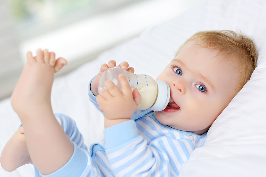 چگونه مصرف شیر ممکن است باعث ایجاد پوسیدگی در دندان کودک شود